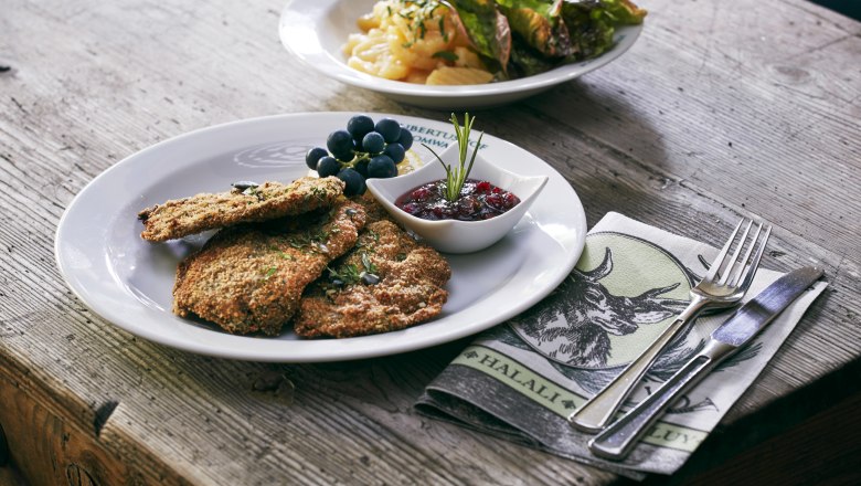 Rehschnitzel, sowie ganzjährig weitere Wildgerichte, © Niederösterreich Werbung/Andreas Hofer